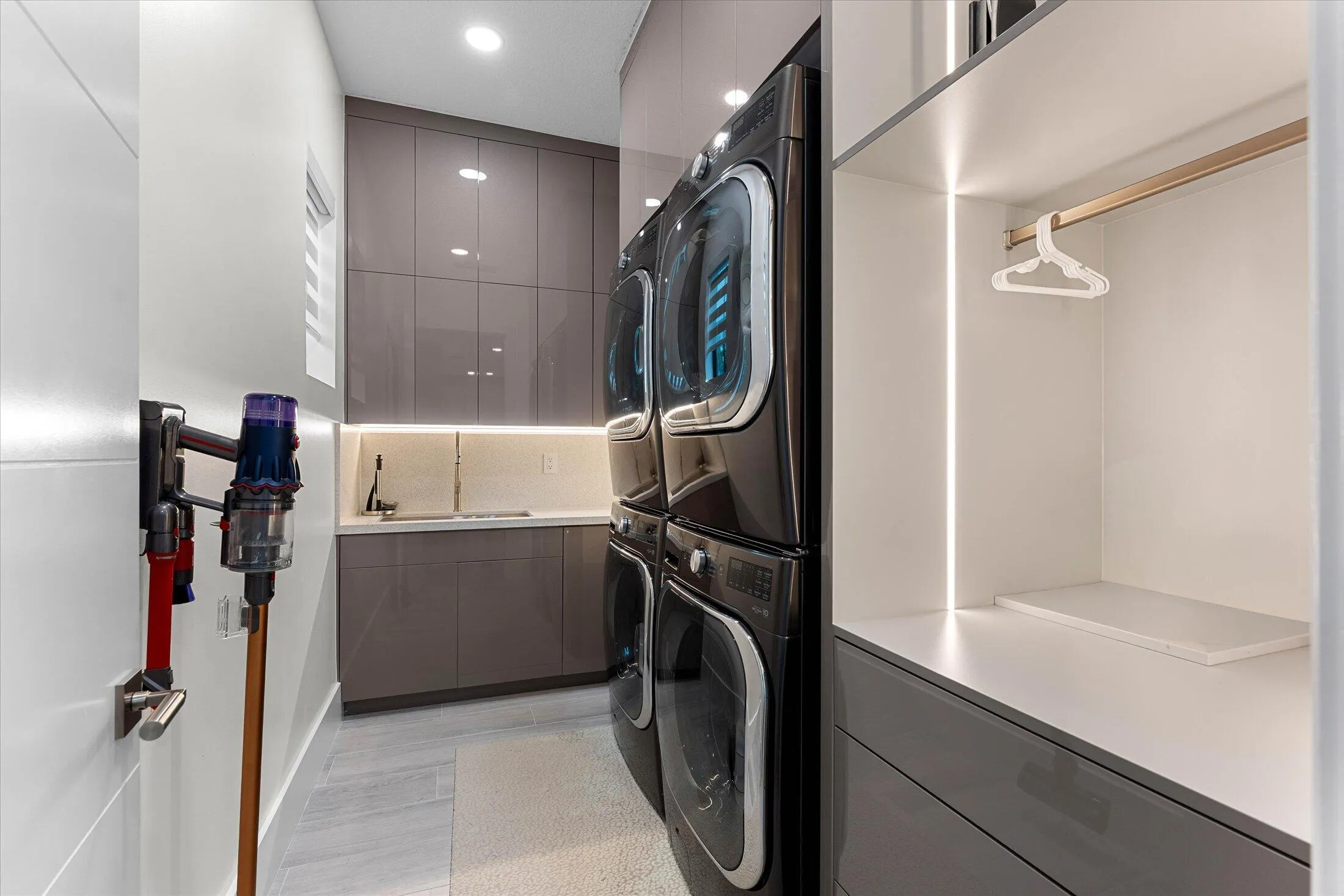 077-8590 W Parkland Bay Trail, Parkland-