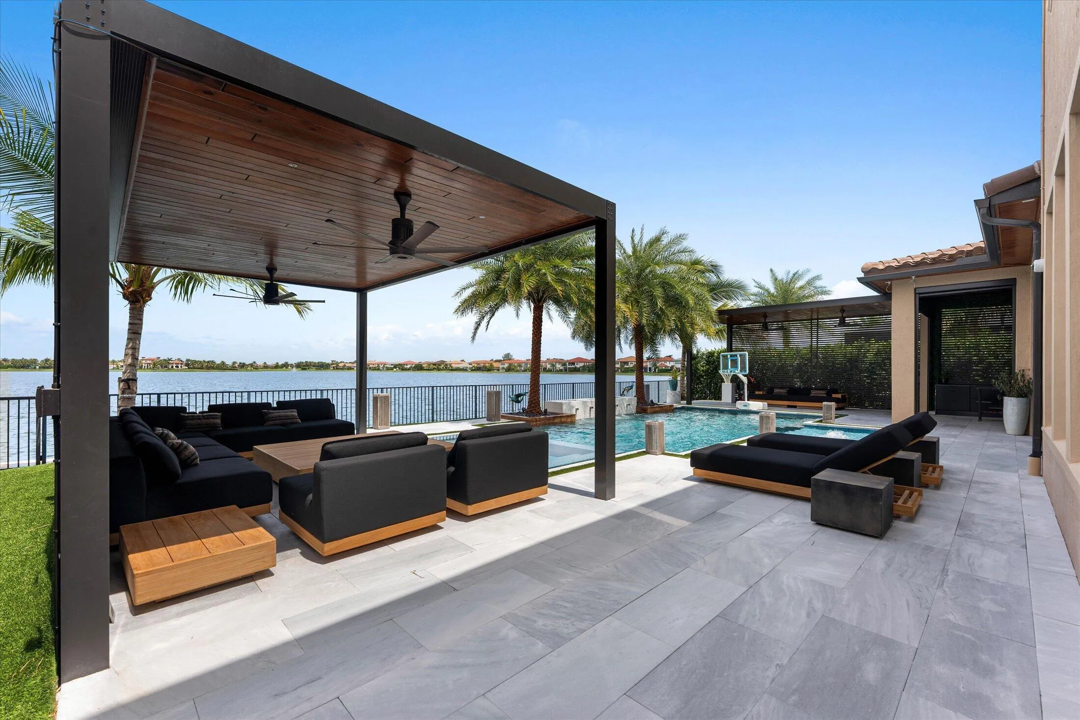 038-8590 W Parkland Bay Trail, Parkland-