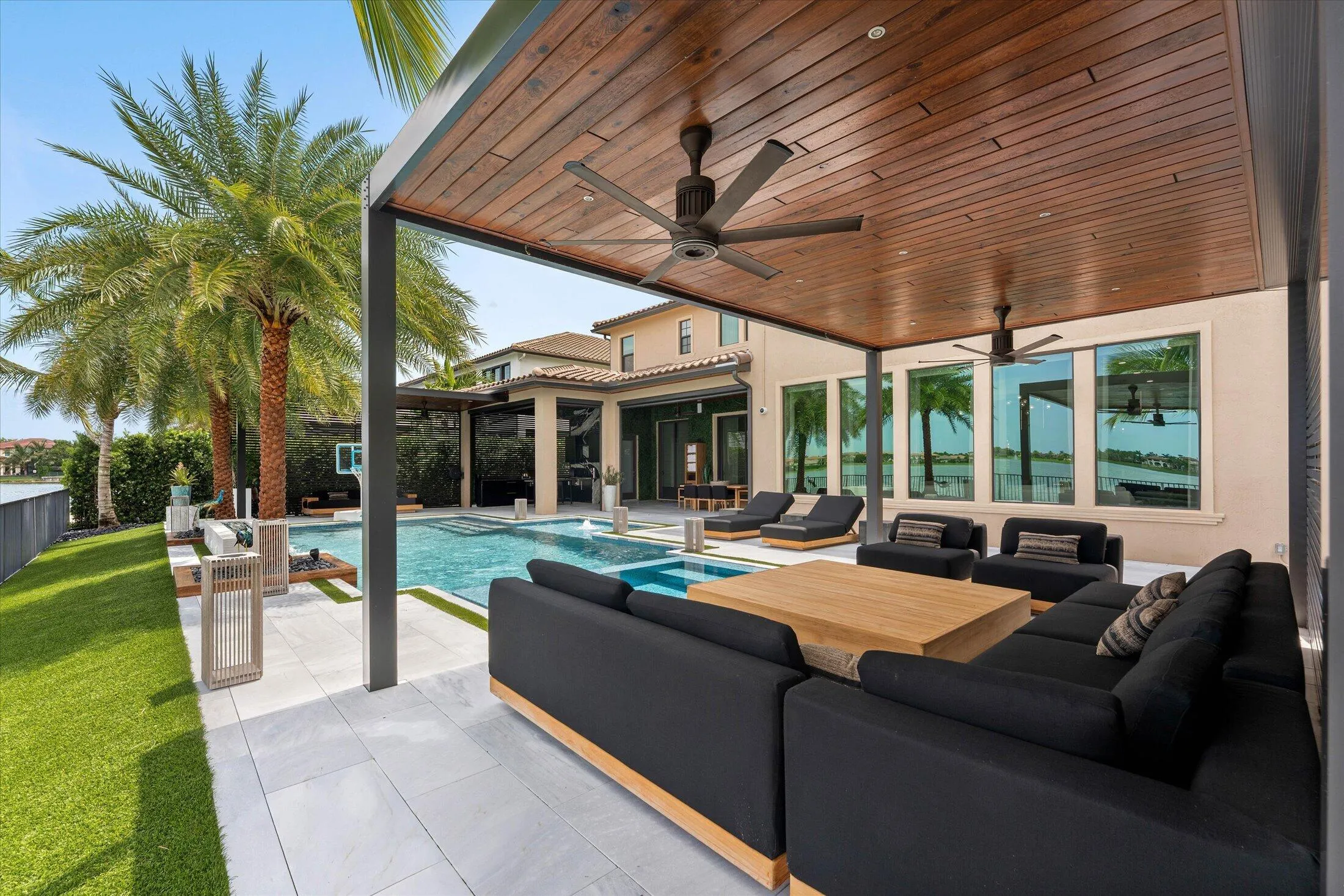 041-8590 W Parkland Bay Trail, Parkland-
