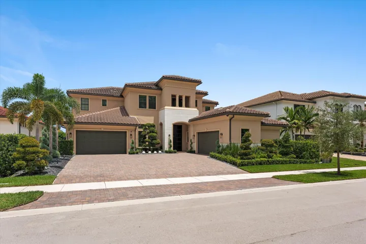 002-8590 W Parkland Bay Trail, Parkland-