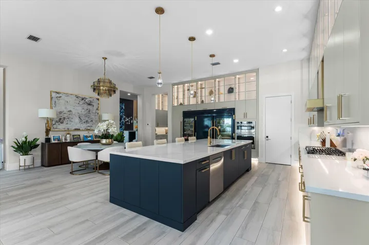 023-8590 W Parkland Bay Trail, Parkland-