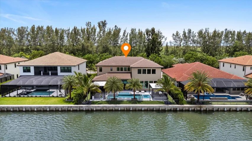 086-8590 W Parkland Bay Trail, Parkland-