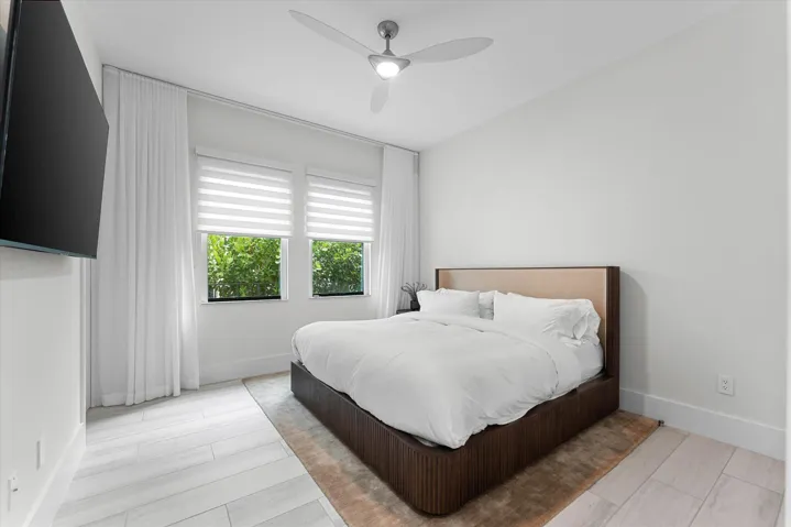 048-8590 W Parkland Bay Trail, Parkland-