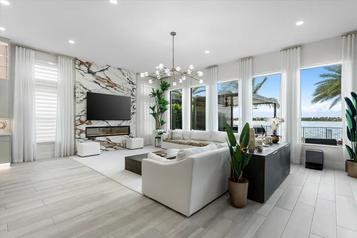 029-8590 W Parkland Bay Trail, Parkland-