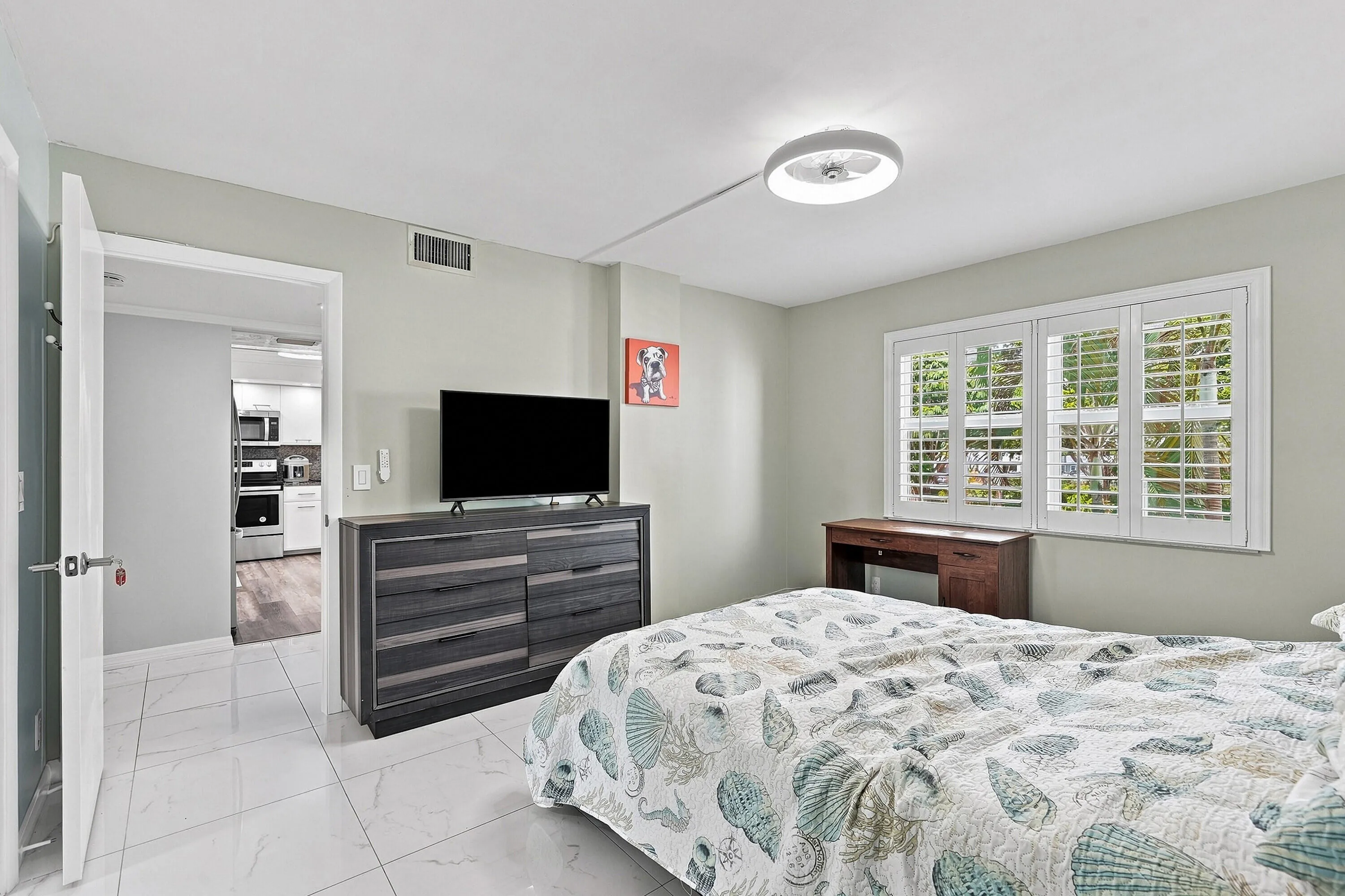 17_bedroom