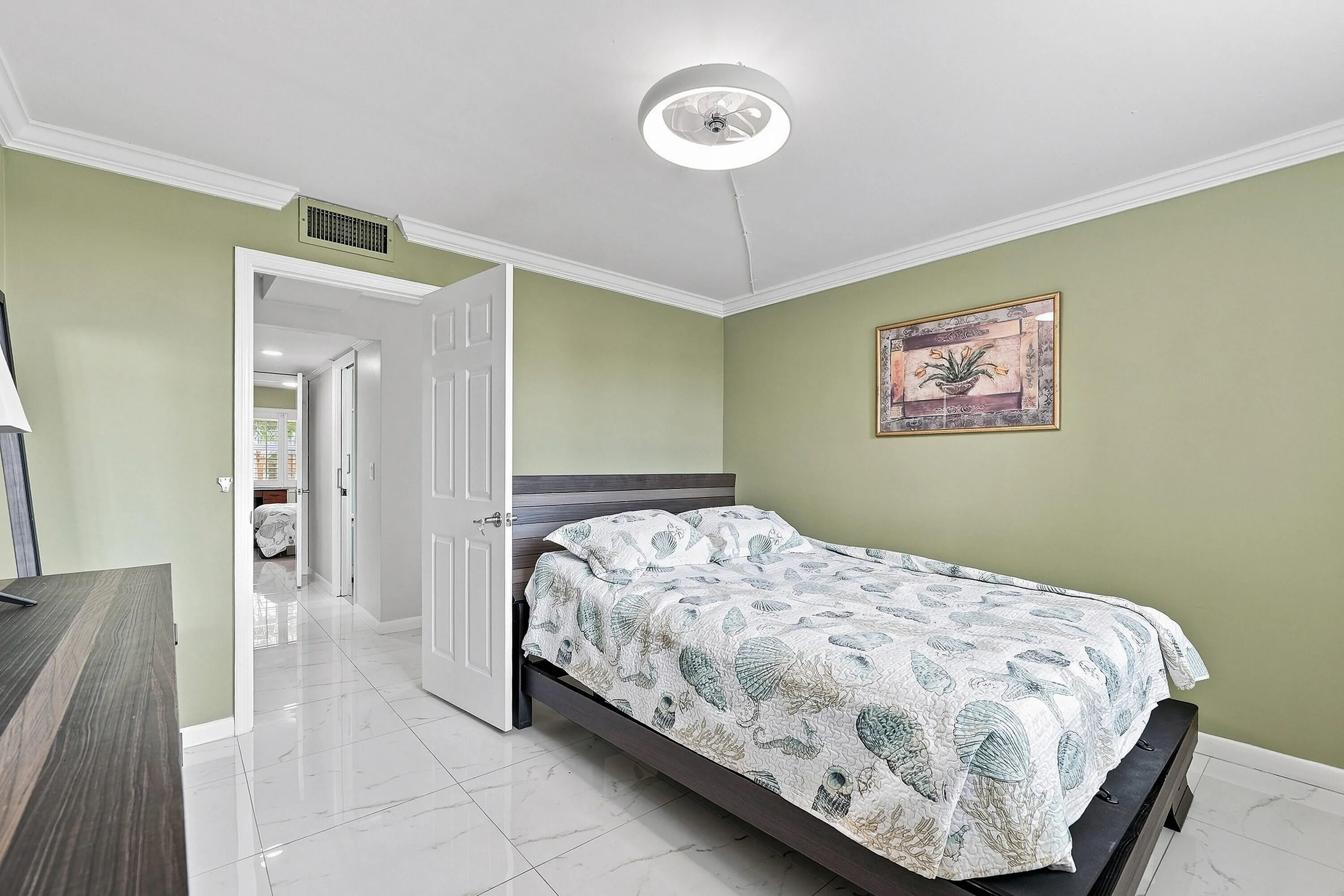 23_bedroom