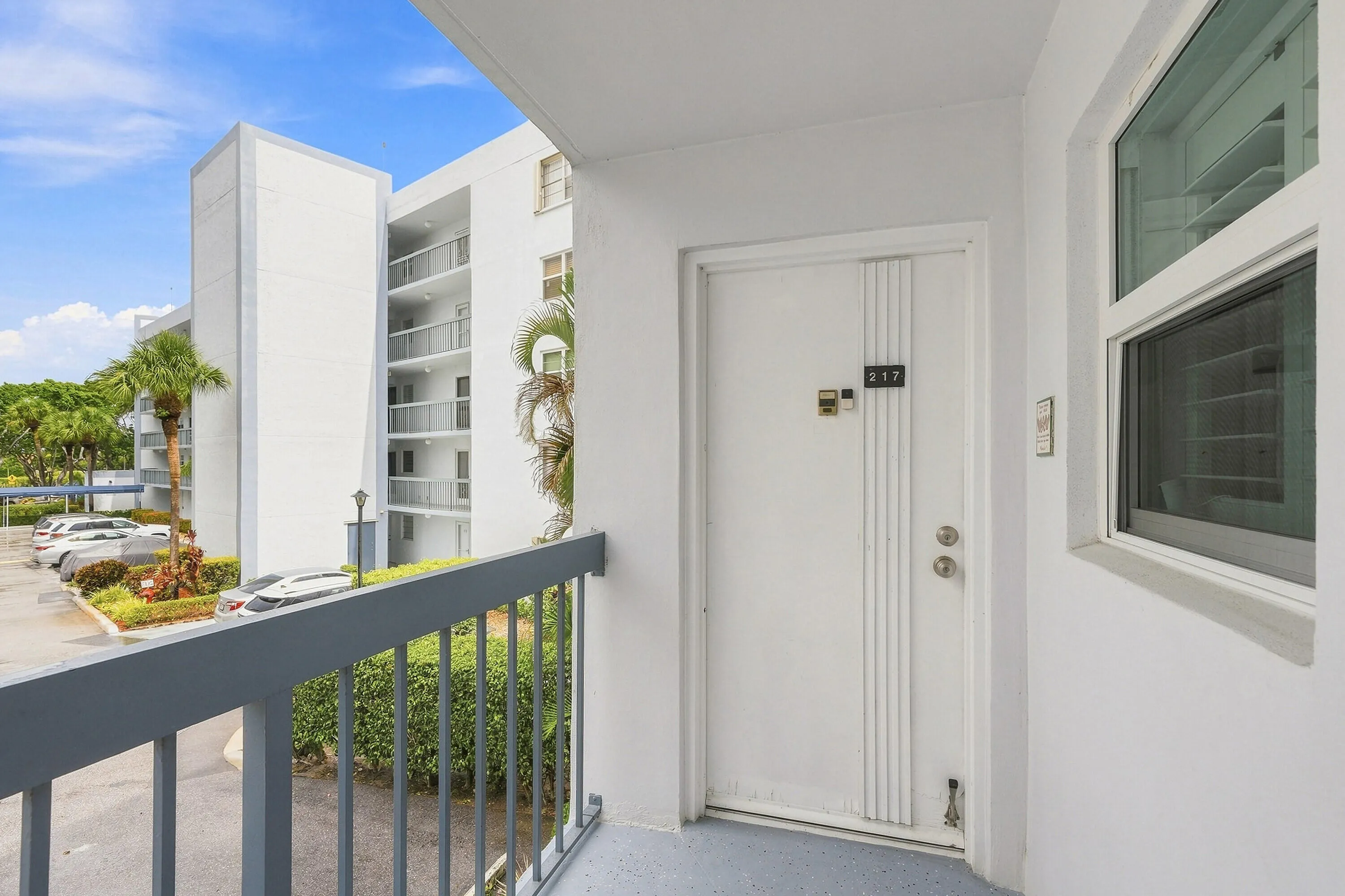04_exterior entry