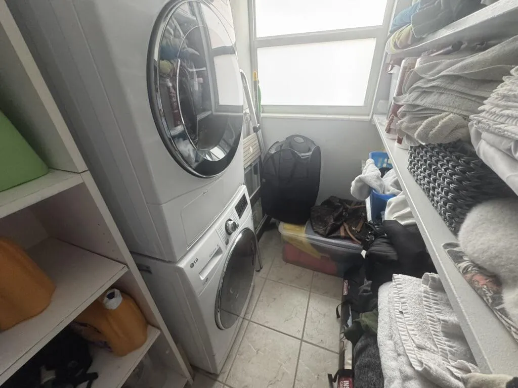 WASHER DRYER IN THE UNIT!