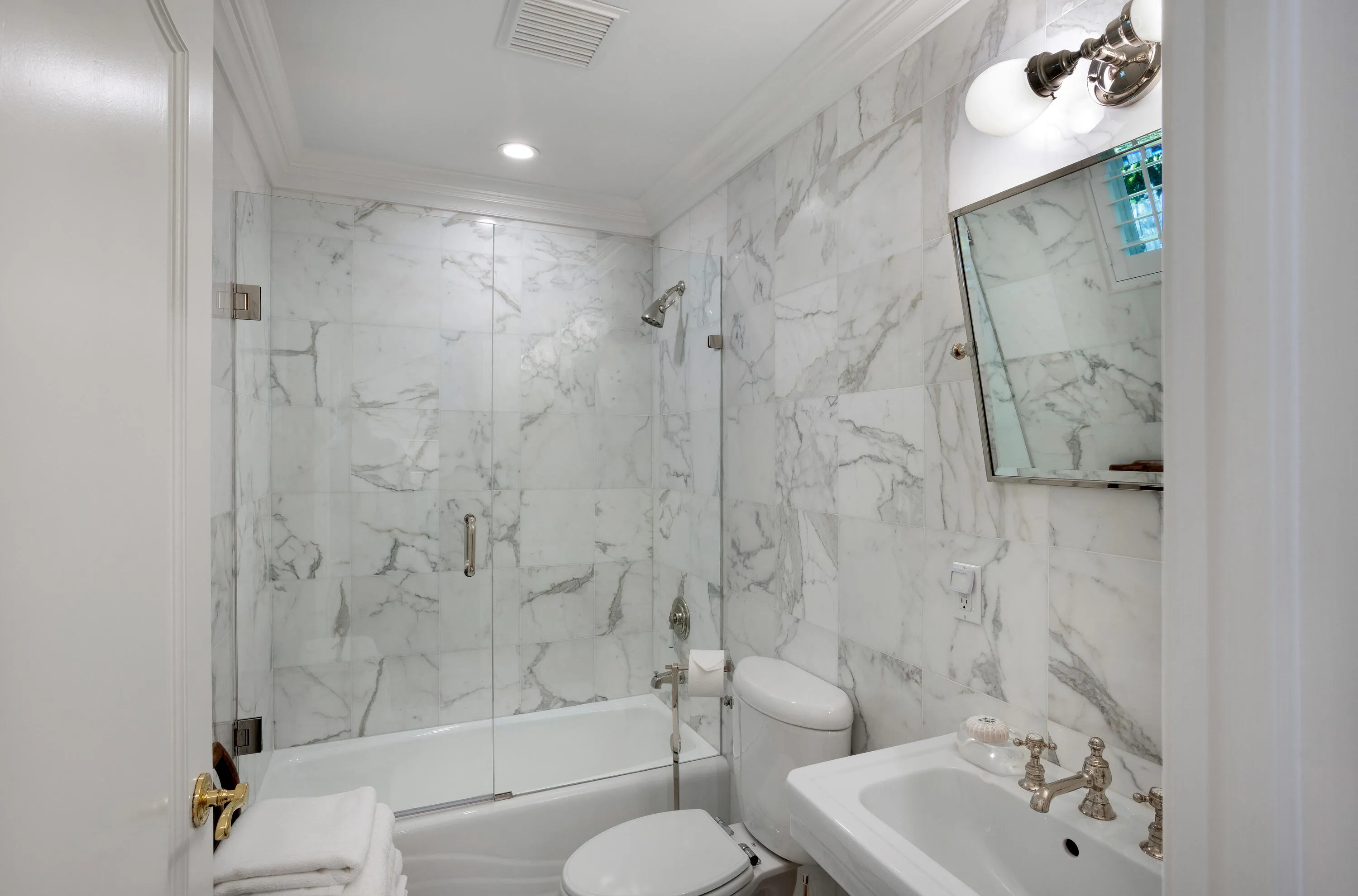 mls_GUEST_BATH_ANGLE_TWO
