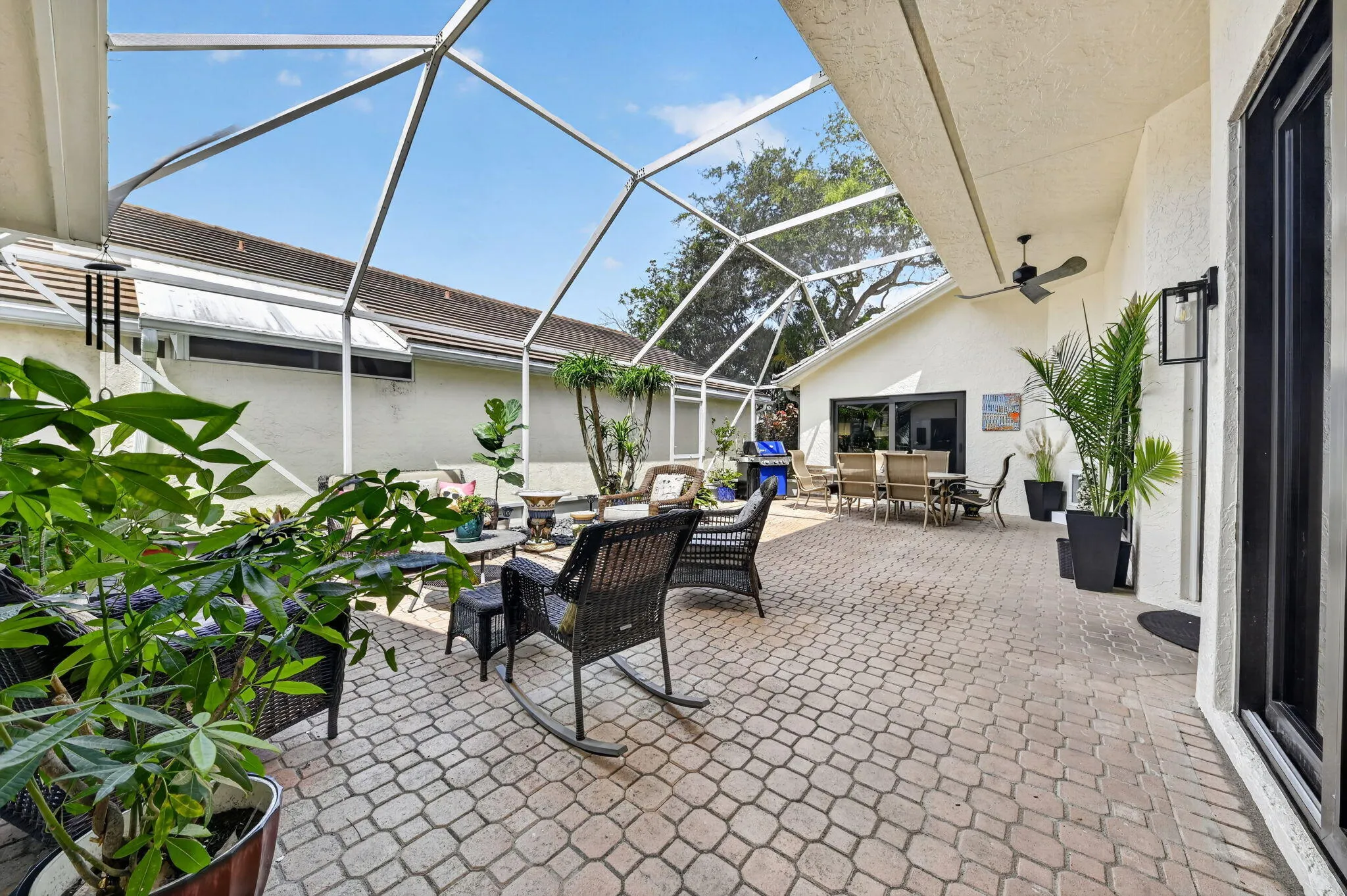 Oversized screened courtyard