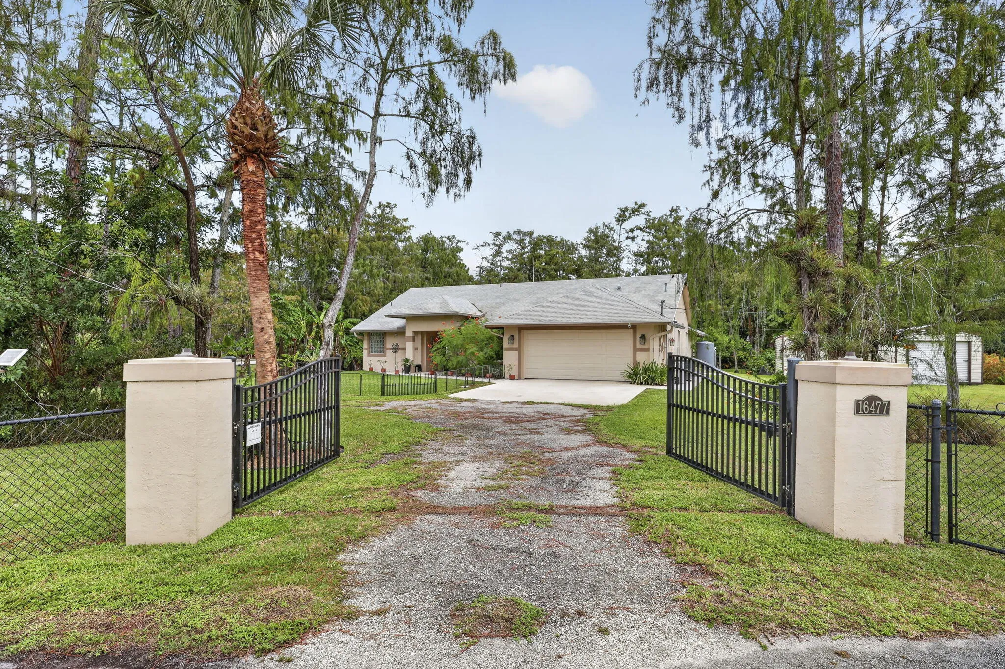 Entrance Gate with Solar Gate Opener