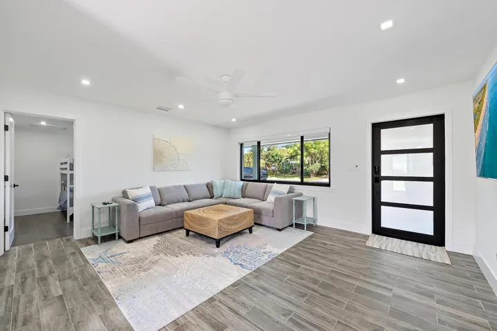 415 Pittsburgh Dr-3