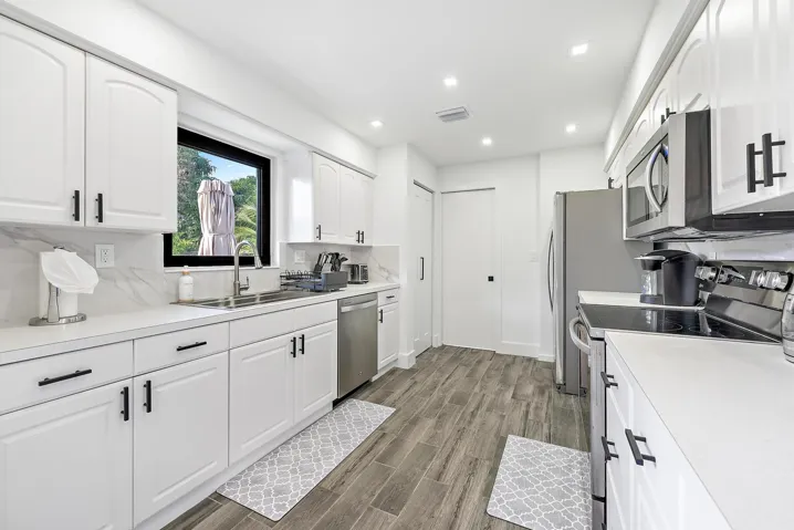 415 Pittsburgh Dr-11