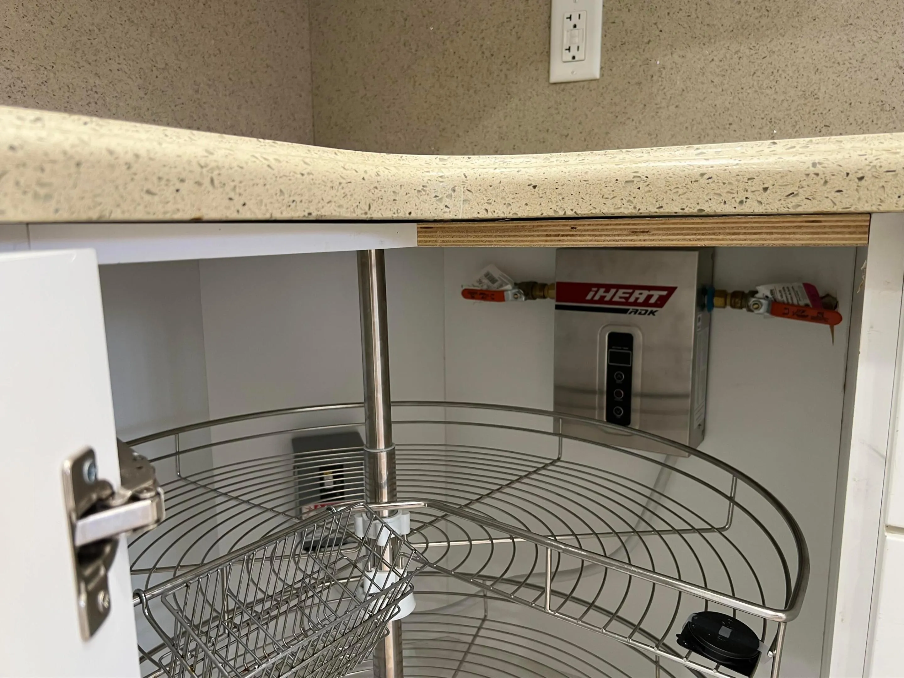 TANKLESS WATER HEATER
