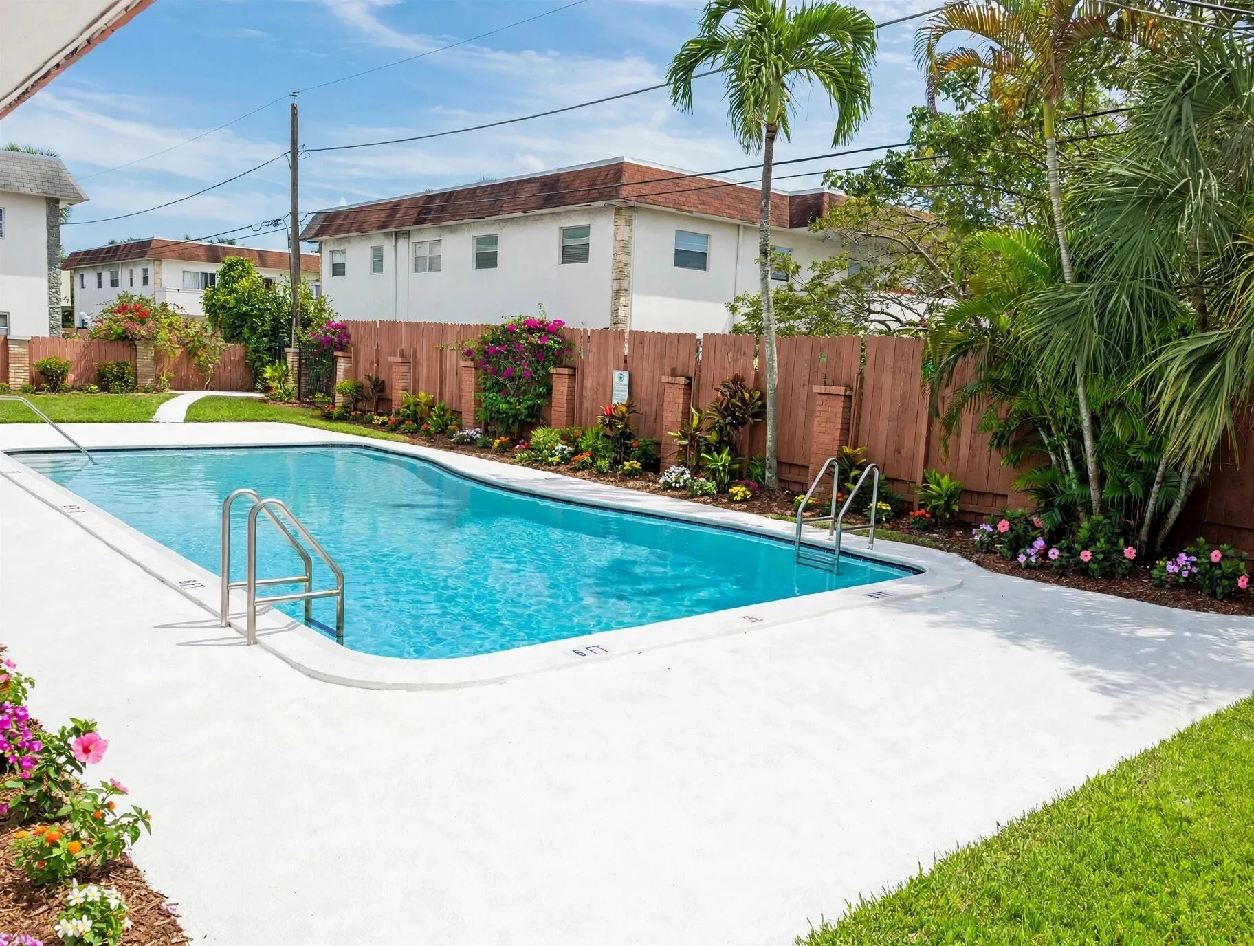 empty_pool_deck_1
