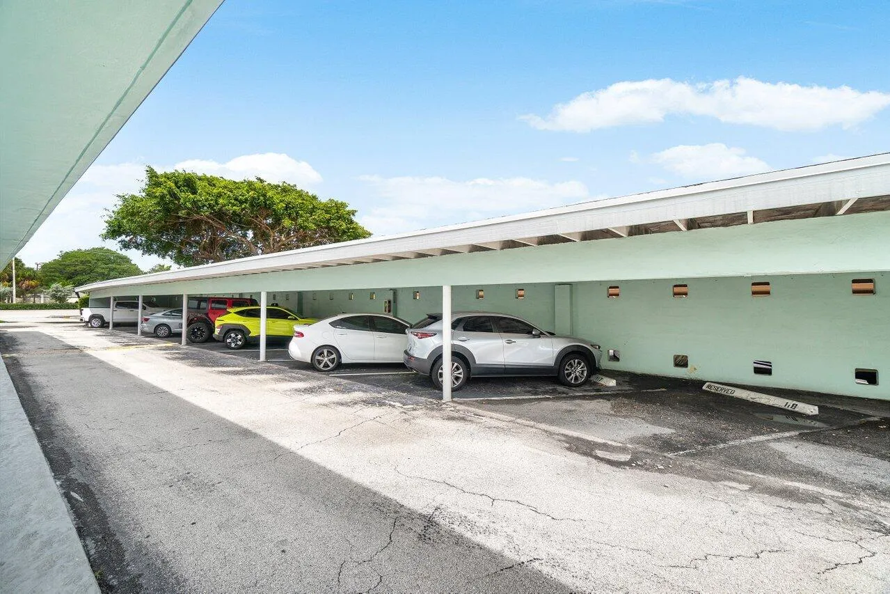 028-322NorthFederalHighway-223-Deerfield
