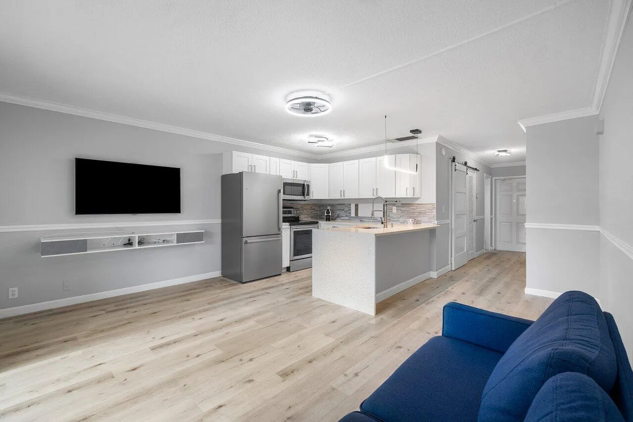 019-322NorthFederalHighway-223-Deerfield