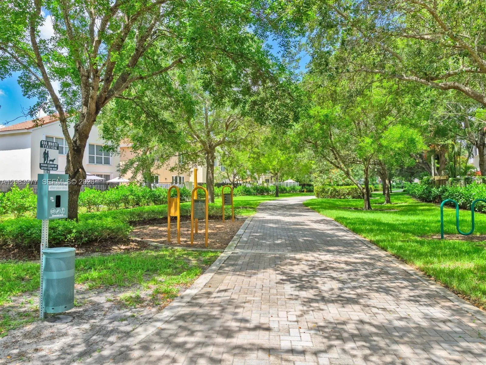 Photo 33