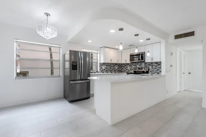 108 Normandy Ln, C-11