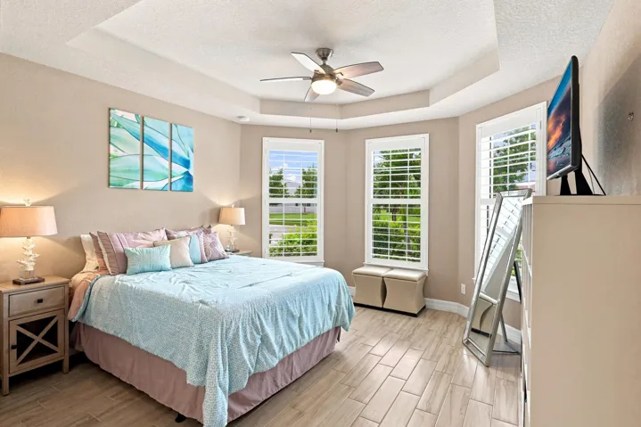 Second bedroom suite
