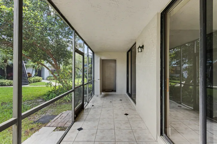 Porch with aditional storage