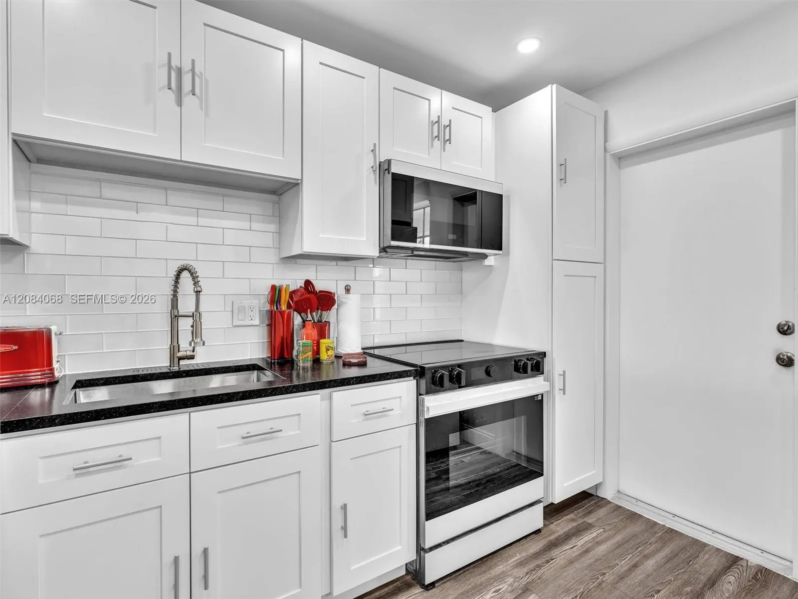 Brand New Kitchen, Top Quality Wood Cabinets and Quartz countertops. Top of the Line appliances.