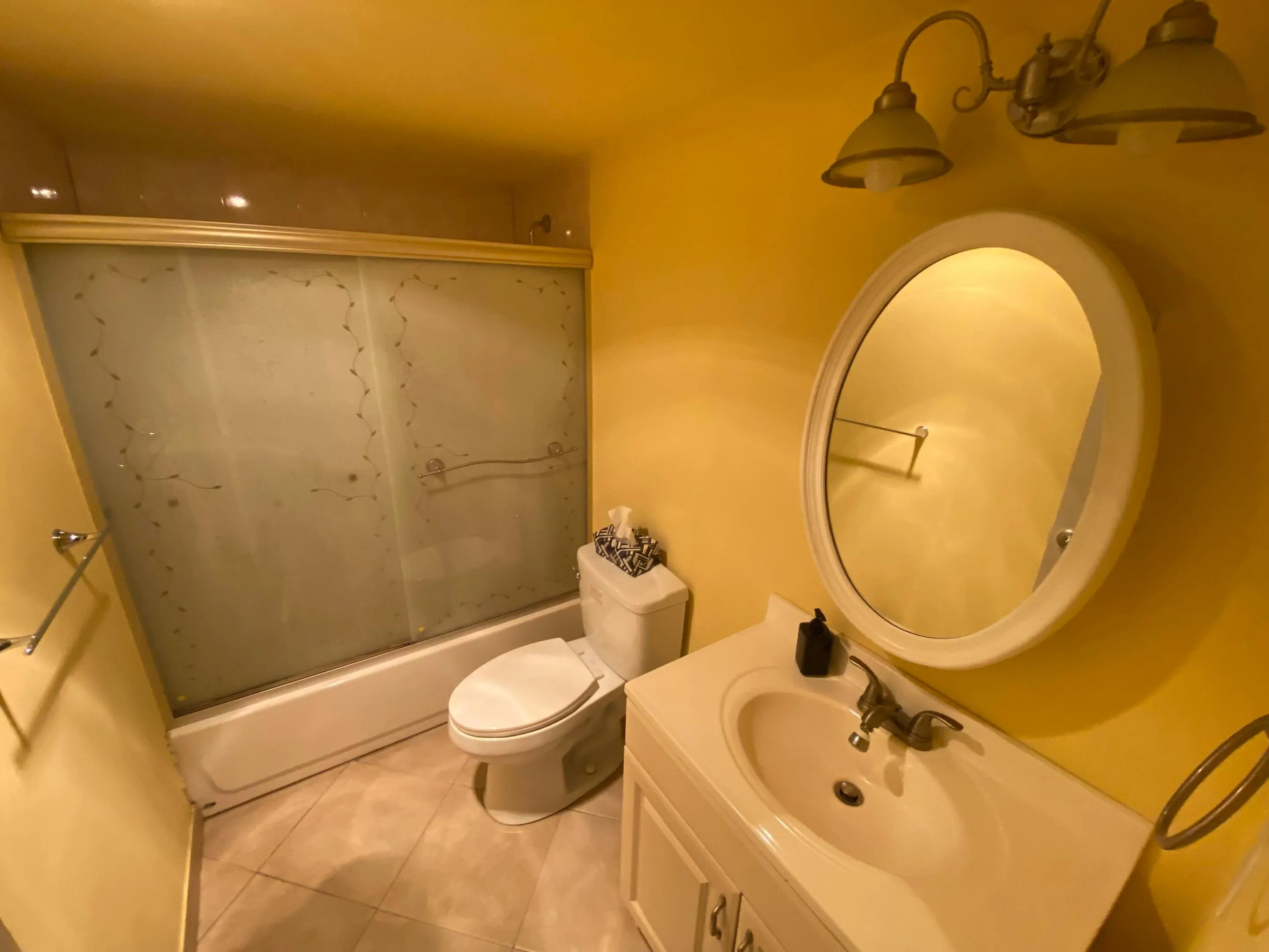 B209-Main Bathroom