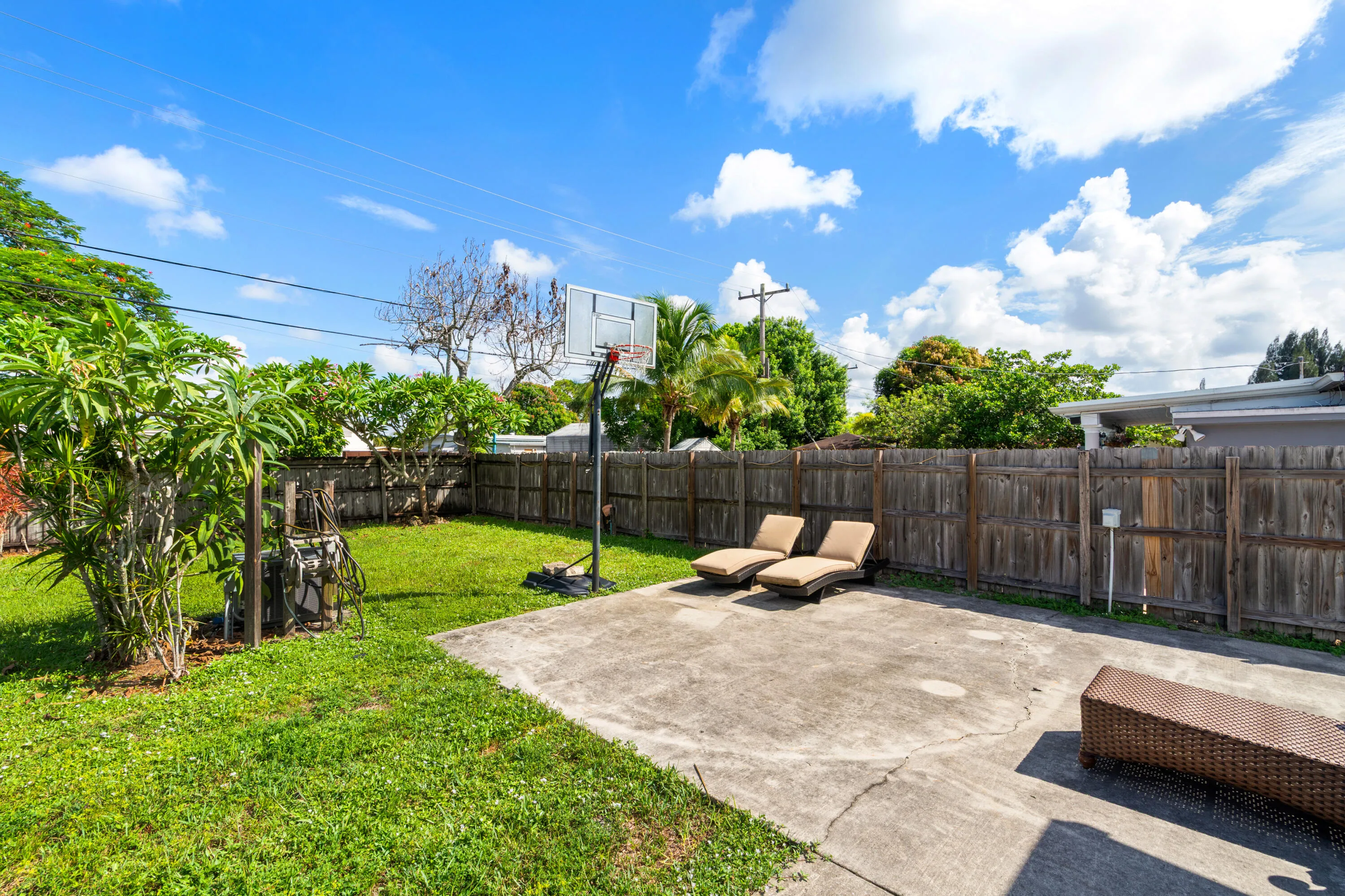 5581 Calico Rd_Large-19