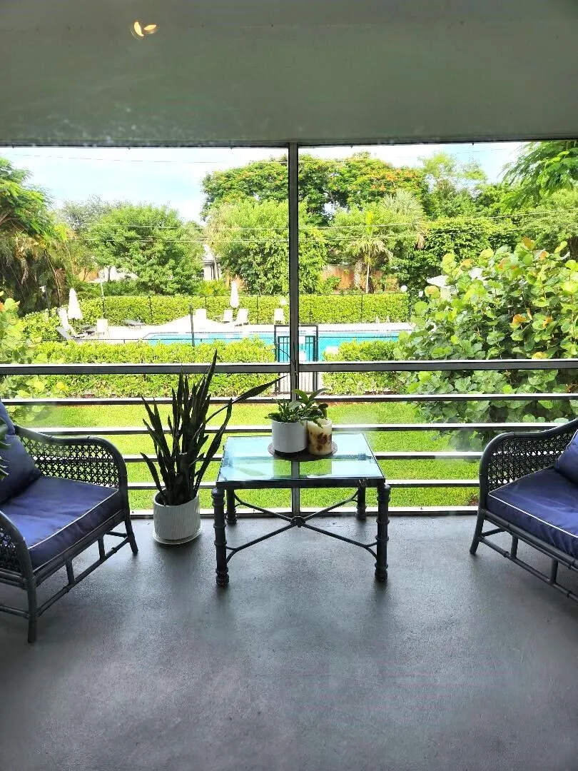 Screen porch