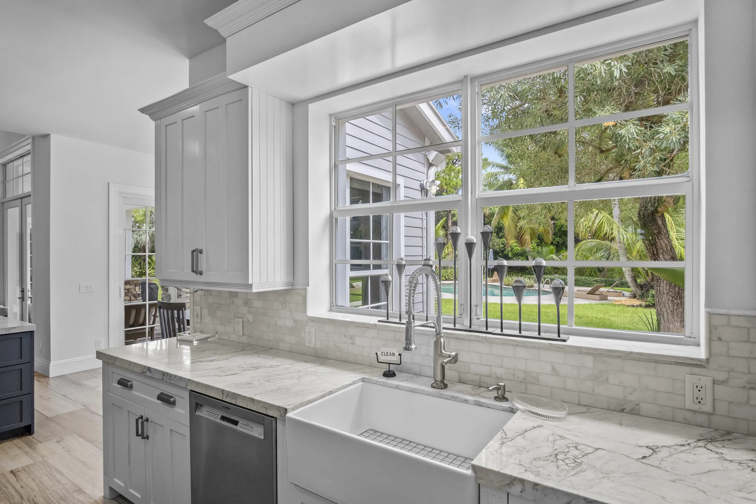 4786 ridgewood rd-24