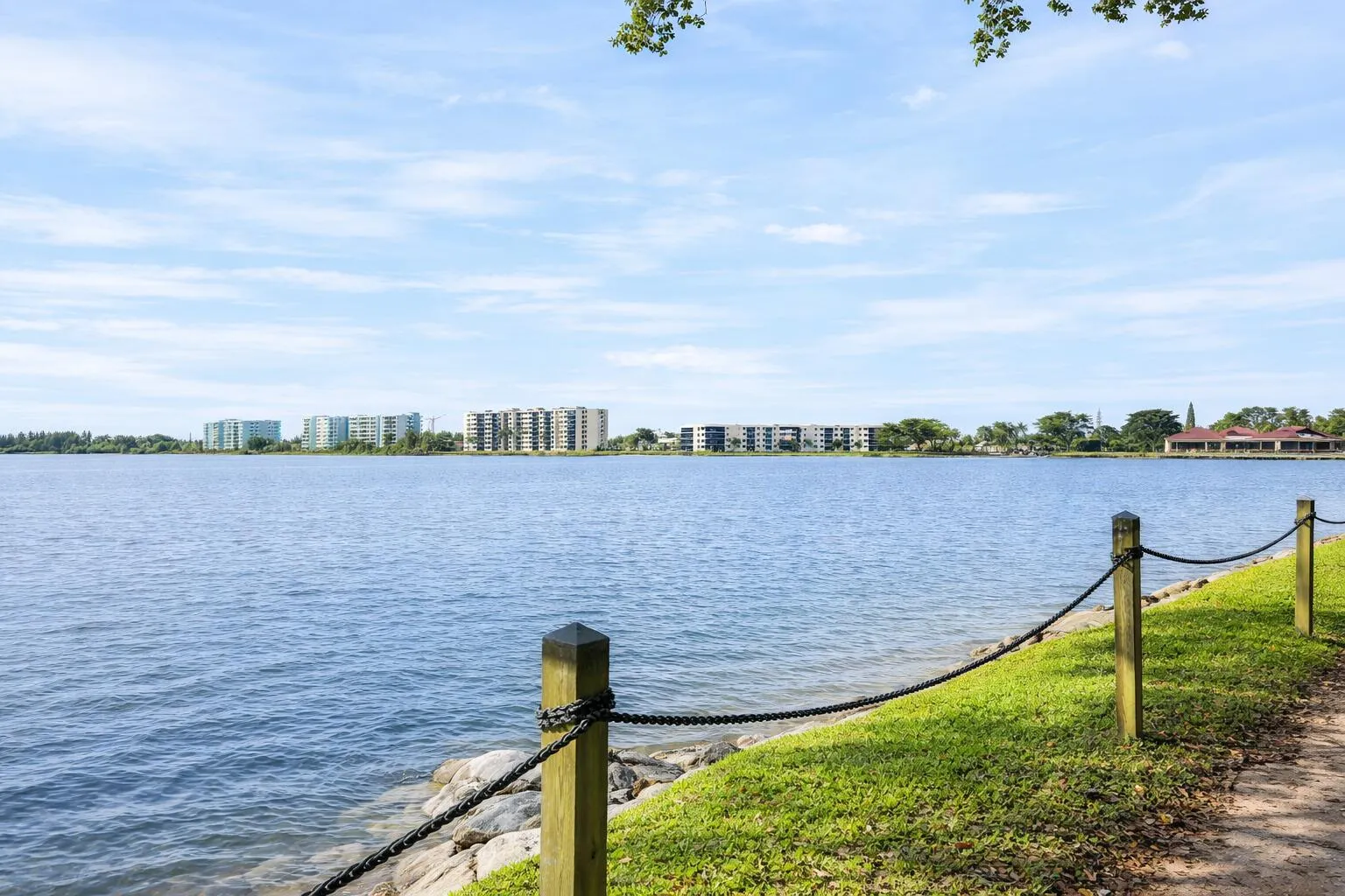 110 Lake Emerald