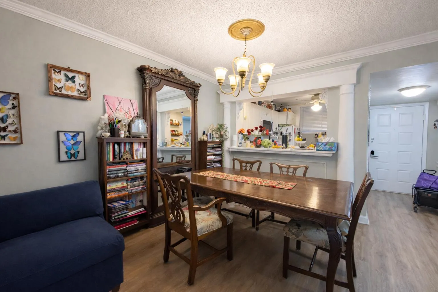 Dining Room:Entry