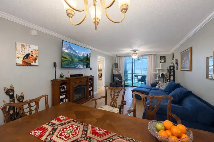 Living Room:Dining Room