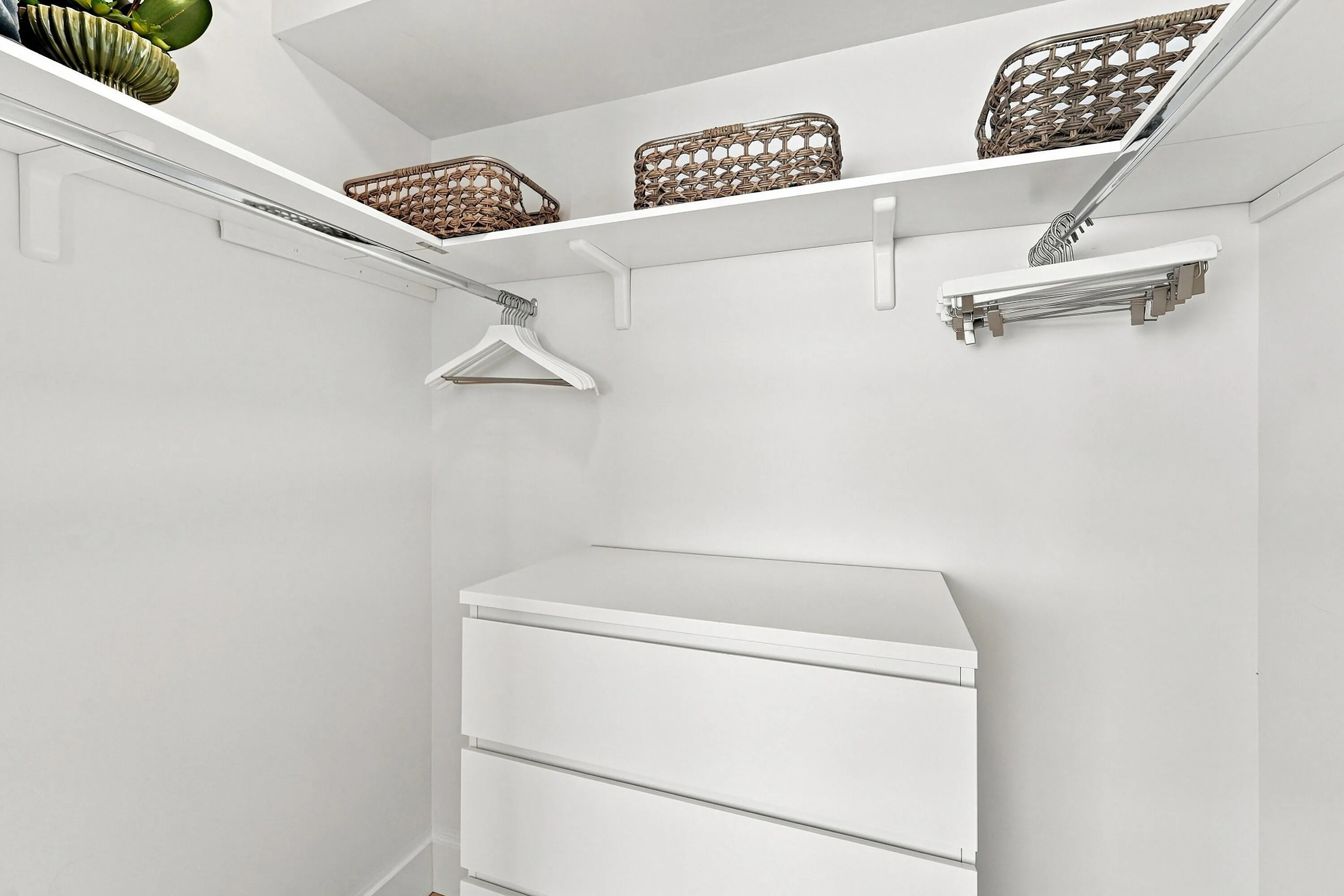 Walk - in- closet