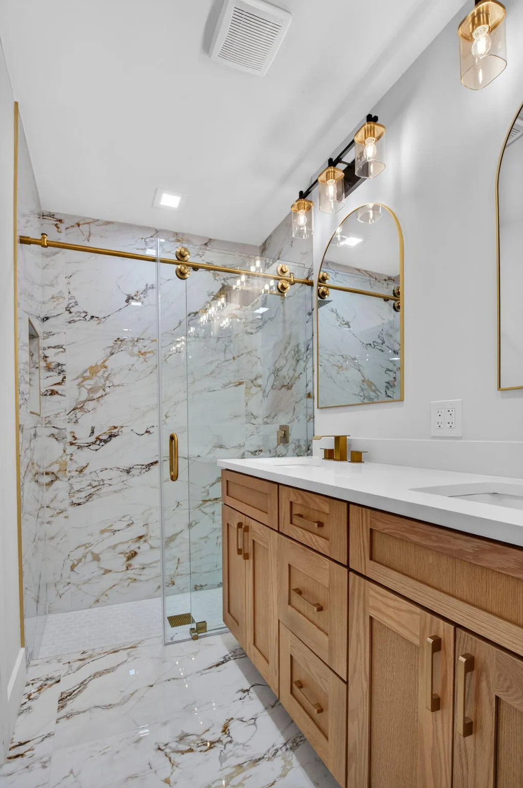 ensuite bath with frameless glass shower door