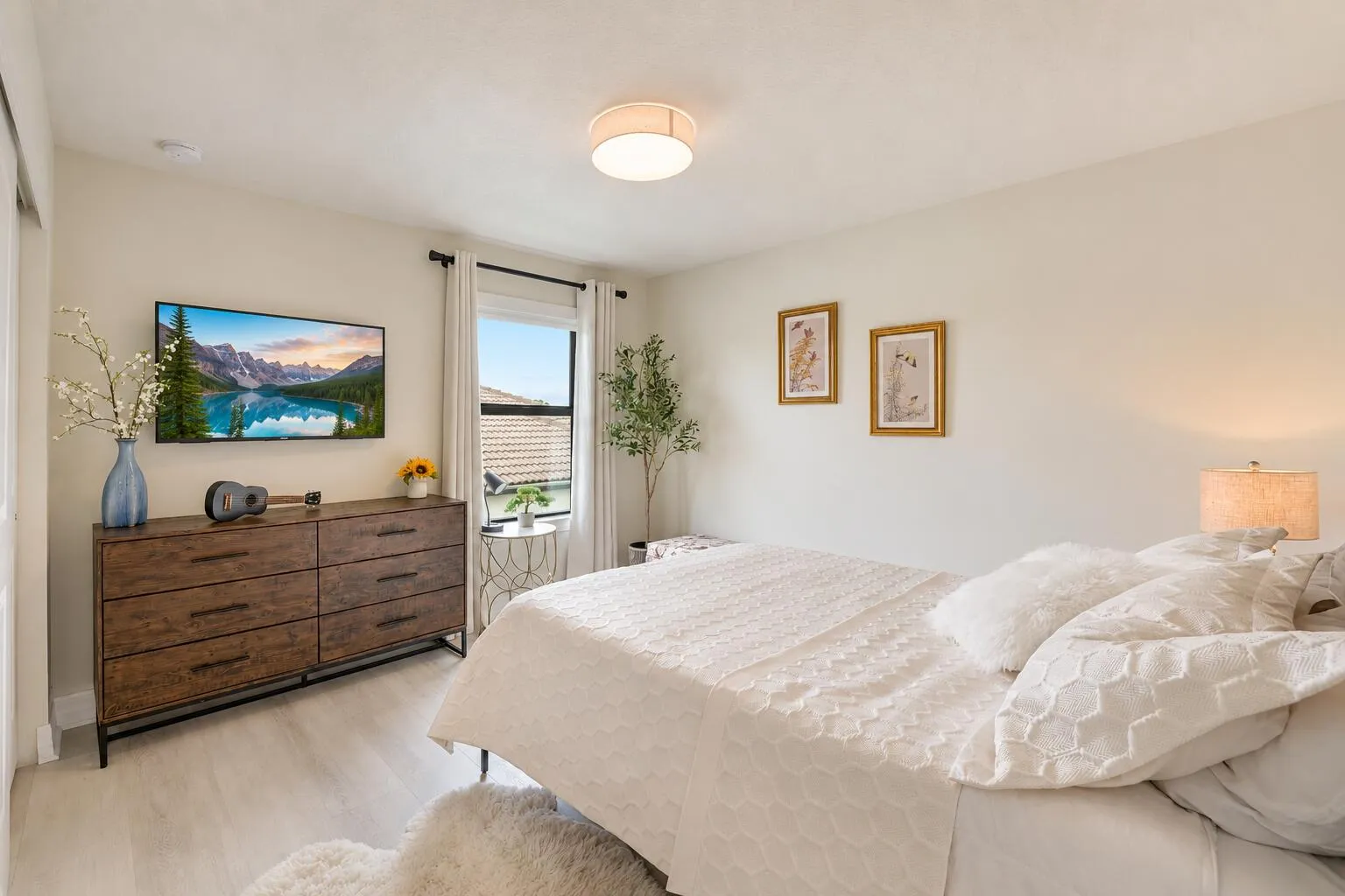 2nd floor Private Guest Bedroom