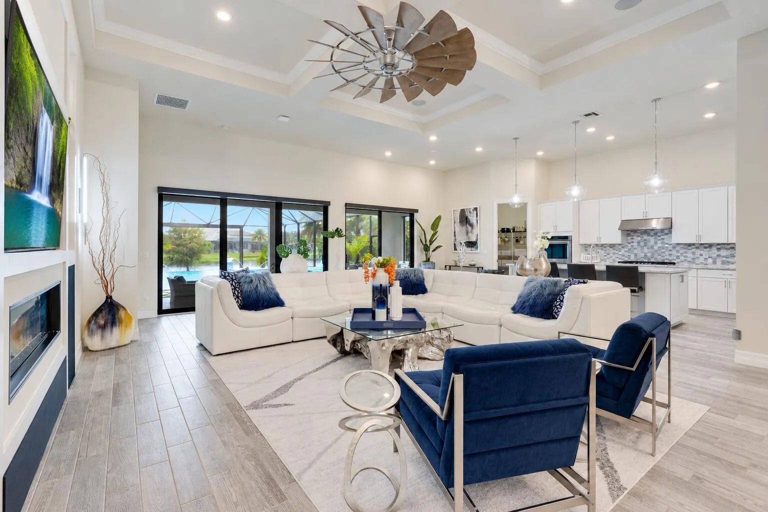 12' Ceilings in main living area & kitchen