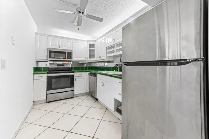 12 Kitchen 01