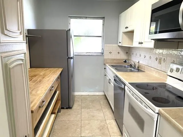 Galley Kitchen with upated appliances