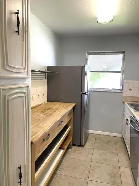 Galley Kitchen 1