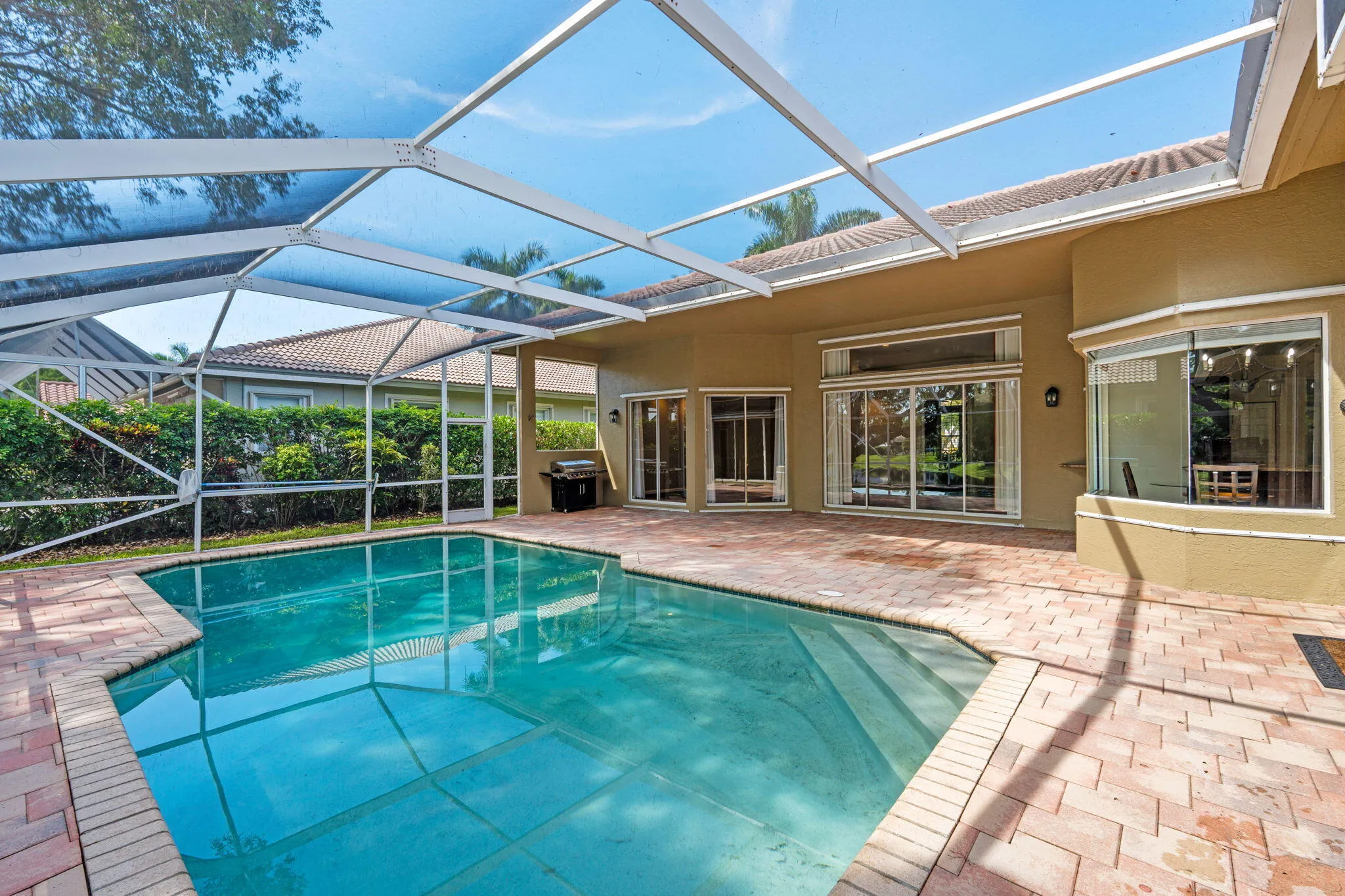 52-web-or-mls-A7408077