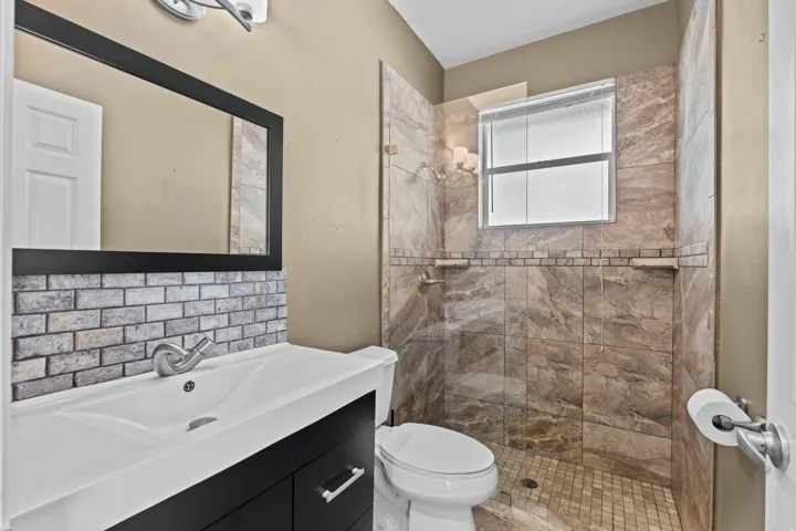 46-web-or-mls-A7407945