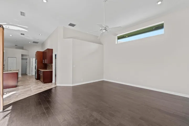13-web-or-mls-A7407930