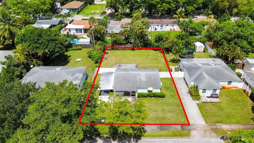 933 Upland Rd - Pineapple Park
