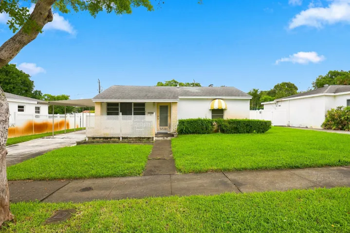 933 Upland Rd - Pineapple Park