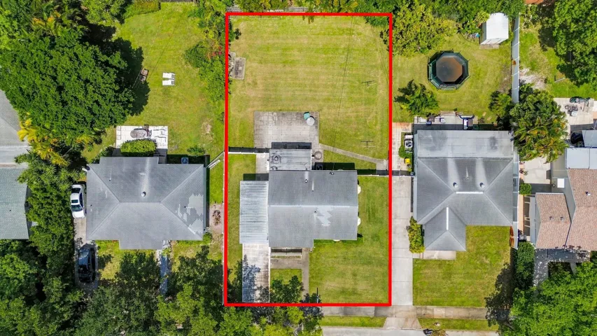 933 Upland Rd - Pineapple Park