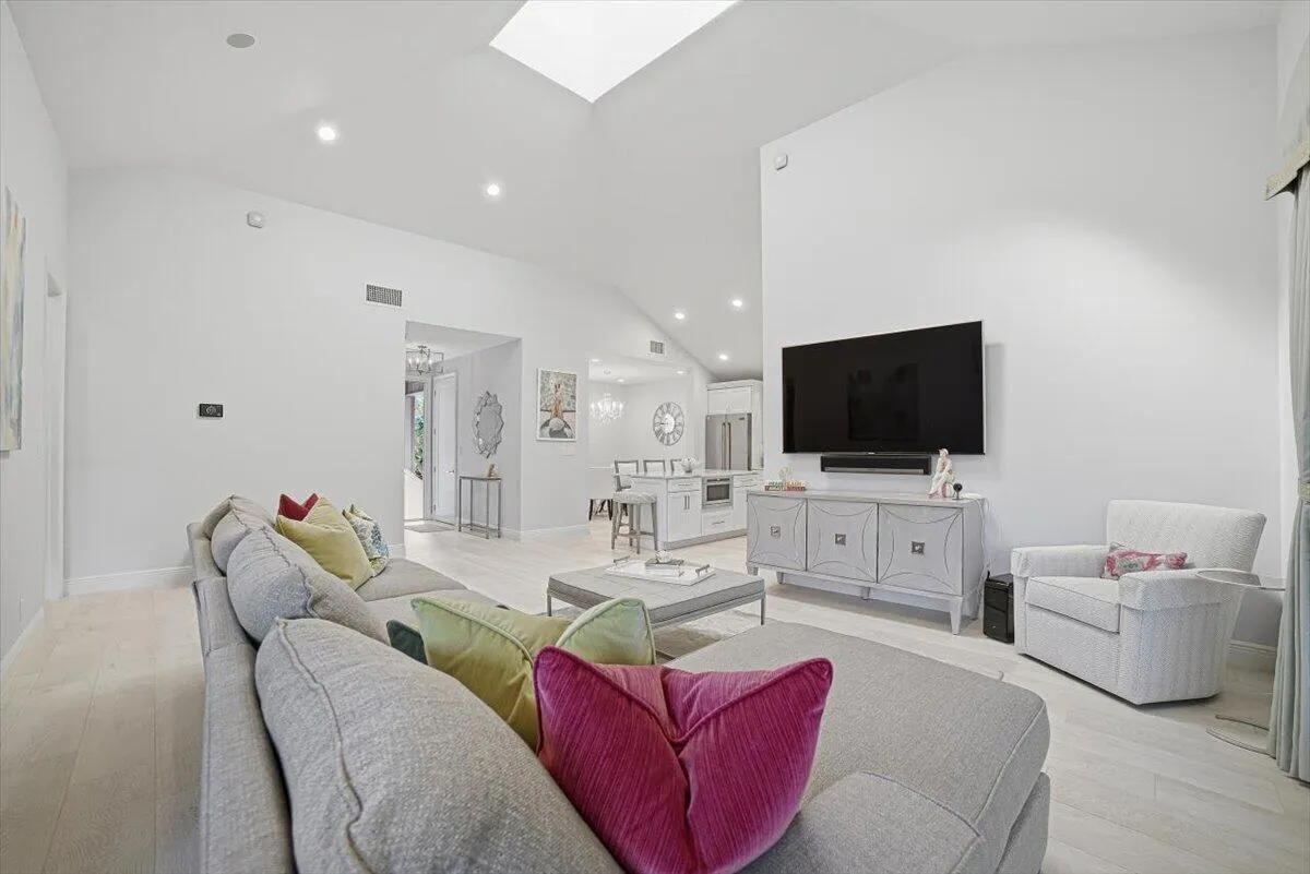 50-Livingroom-B