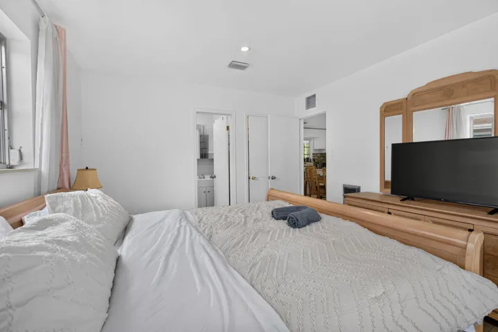 Primary Bedroom with Direct En-Suite Bathroom Access