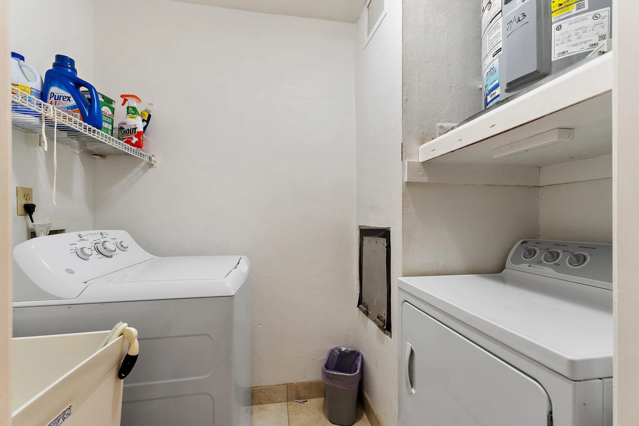 Hall Laundry