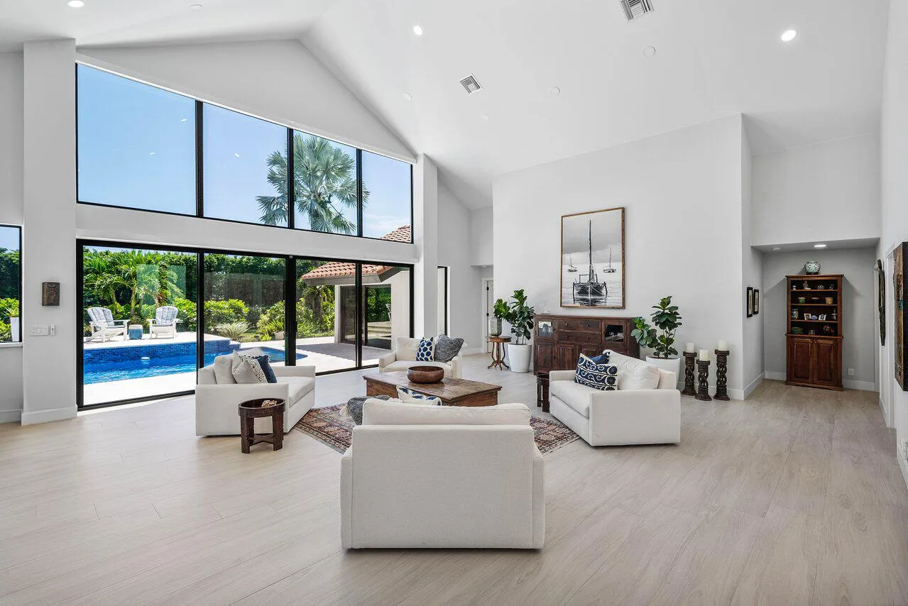 013-4832ChamalCircle